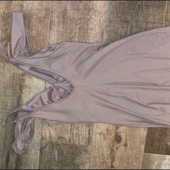 Fashion nova size small maxi gown off the shoulder with straps gently used - Picture 5 of 5